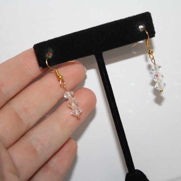 Beautiful nwot gold and crystal beaded dangle earrings 1.5" - Picture 2 of 4